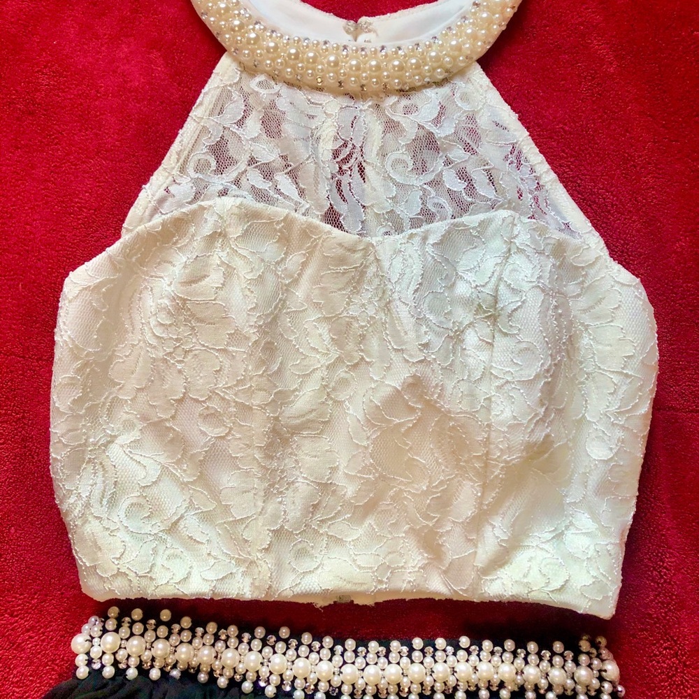 Speeckless 2 piece black and ivory size 3.